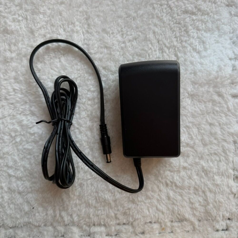 Original Netgear CM1100 12V 3300mA Power Adapter S048CU1200330
